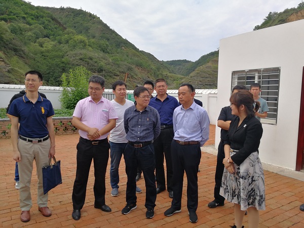 <b>水利部移民司（扶貧辦）勒宏強(qiáng)處長，省水利廳水利水電處處長白鵬翔、延安市水務(wù)局局長張拴林，副區(qū)長楊東和安塞區(qū)水務(wù)局、扶貧局等調(diào)研安塞供水工程</b>